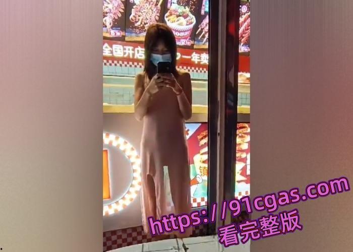 浙江风骚苗条少妇 小鸟医人 户外露出视频合集，真空透明瑜伽裤小穴都能看见户型