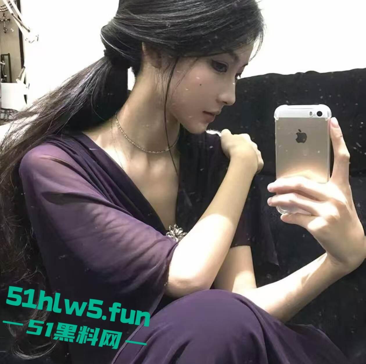 抖音高颜值网红【寺圭森寺森】直播时被操逼吗？ 面无表情继续直播，引发网友们的高度关注。-5