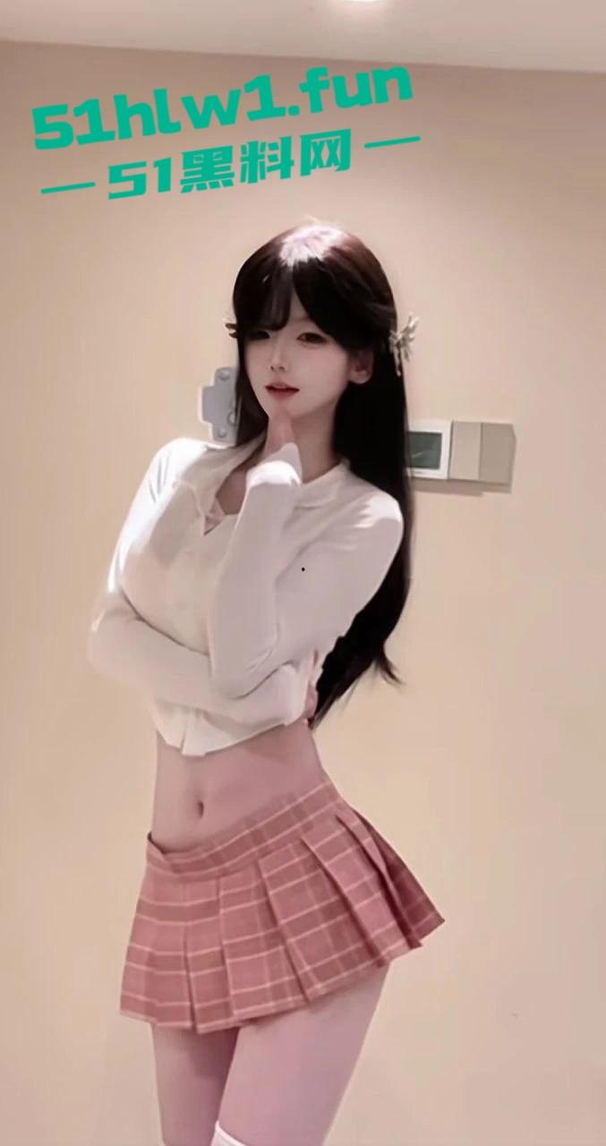 抖音85w粉萝莉女网红【疯狂星cheese】单身纯爱人设遭粉丝揭穿，私下约会男网红怀孕流产性爱视频被曝。