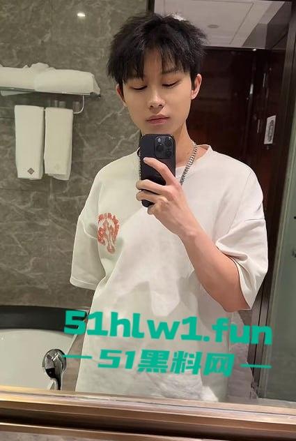 抖音85w粉萝莉女网红【疯狂星cheese】单身纯爱人设遭粉丝揭穿，私下约会男网红怀孕流产性爱视频被曝。