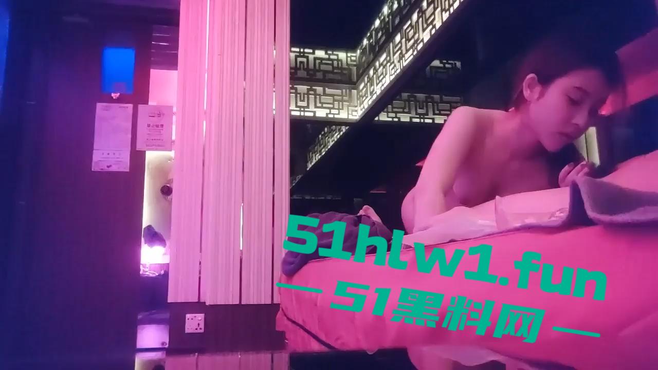 探店大神喇叭哥澳门【金池洗浴】带你领略别样的风采，小姐说每天要接待十几个客人逼会疼。