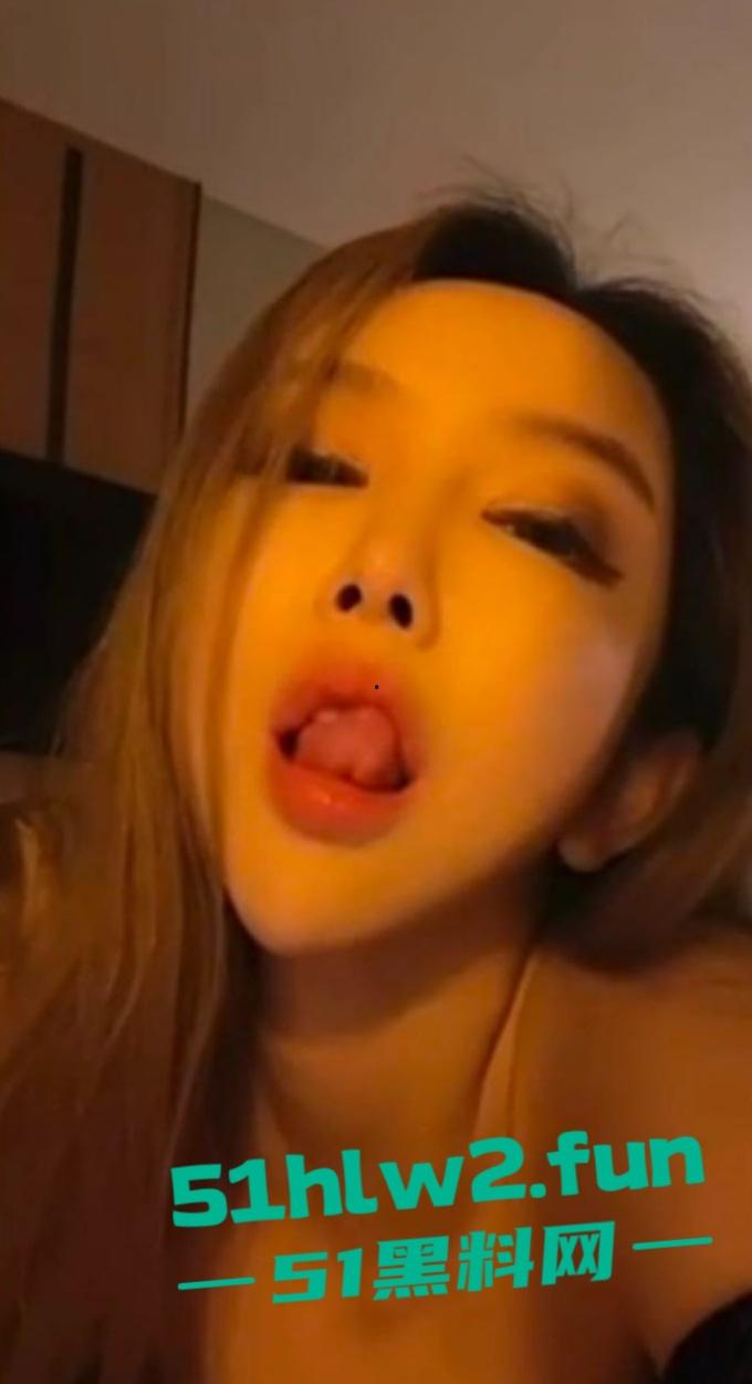 抖音【赵舒琪】约炮视频炸锅，16万粉的网红骚到飞起，自摸加啪啪，土到掉渣还挺上头！