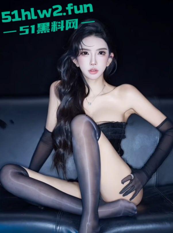 抖音【赵舒琪】约炮视频炸锅，16万粉的网红骚到飞起，自摸加啪啪，土到掉渣还挺上头！