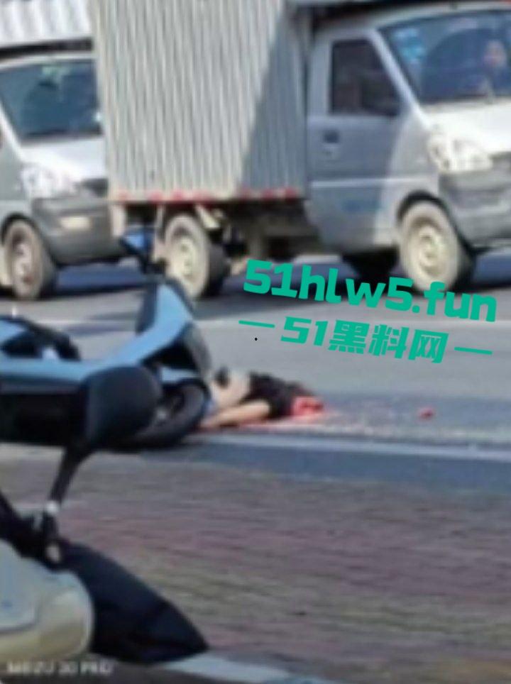 汕头市突发惨烈车祸！妙龄妹遭渣土车碾压头而过当场爆浆，场面惨不忍睹。-6