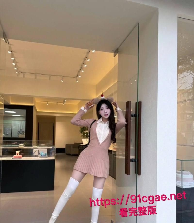 姐弟乱伦视频流出 爸妈上班家里没人，淫荡高三姐姐勾引弟弟口爆啪啪，最后被弟弟内射