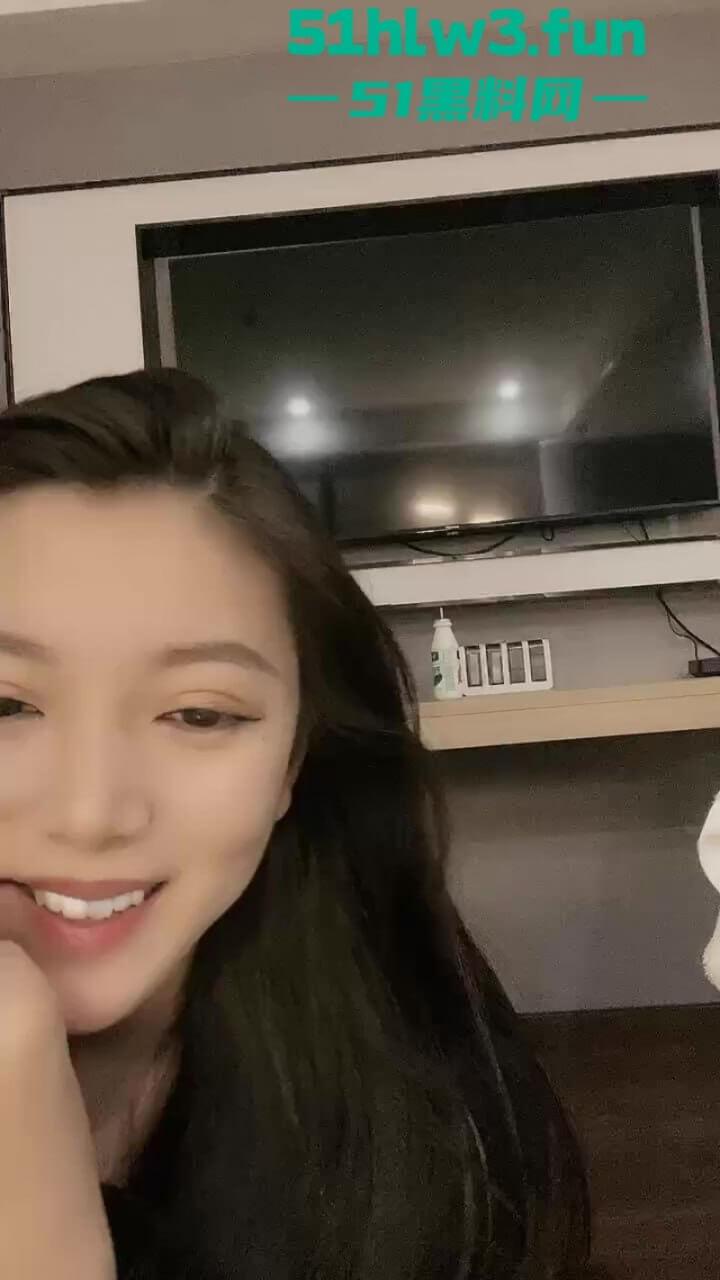 女神【奶球】时隔两年火辣回归，酒店直播约炮猛男一夜三次不停歇，激情视频流出。