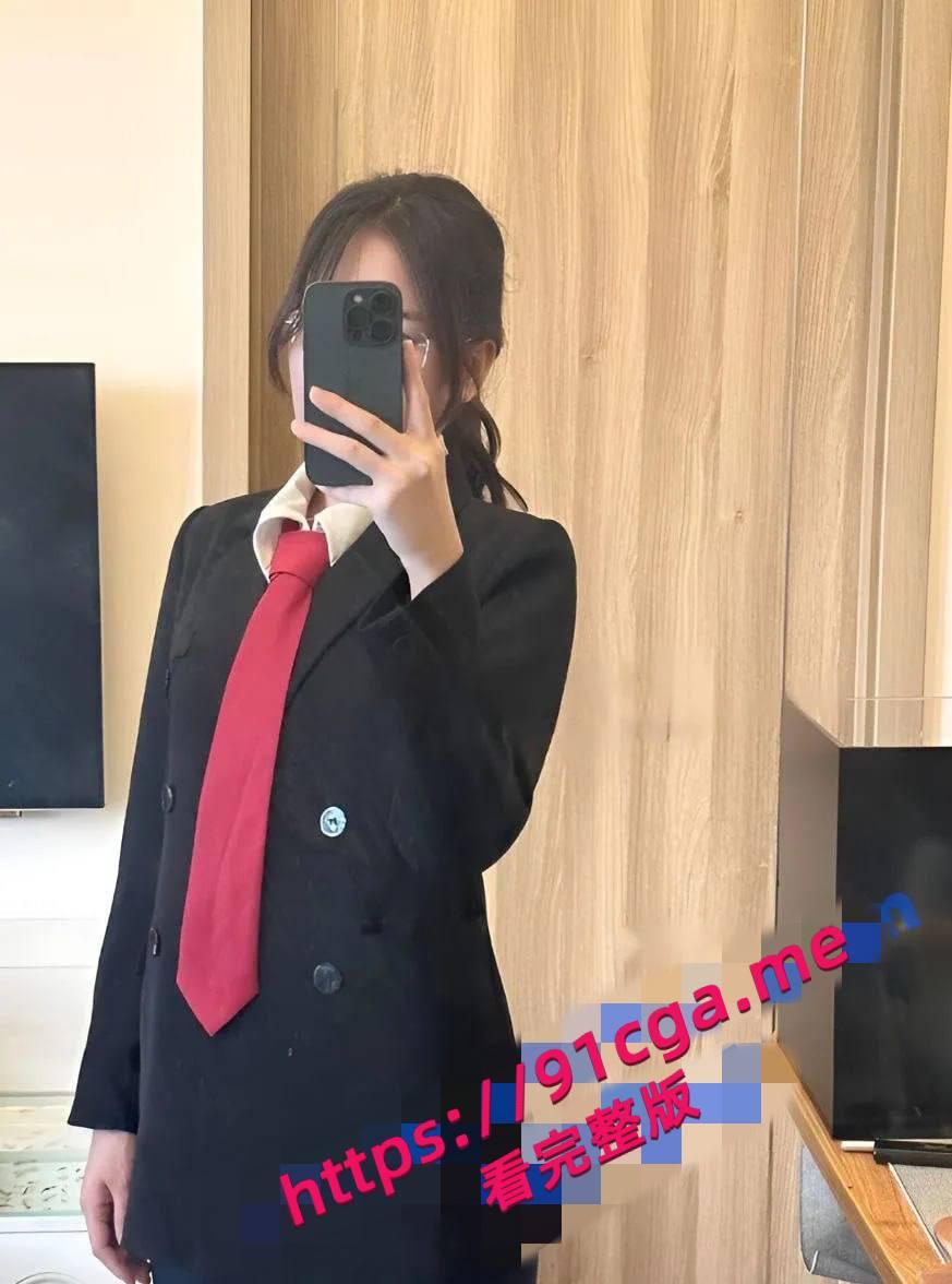 律师白天法庭精英 晚上变反差女!衬衫解扣撅臀秀逼穴超反差-4