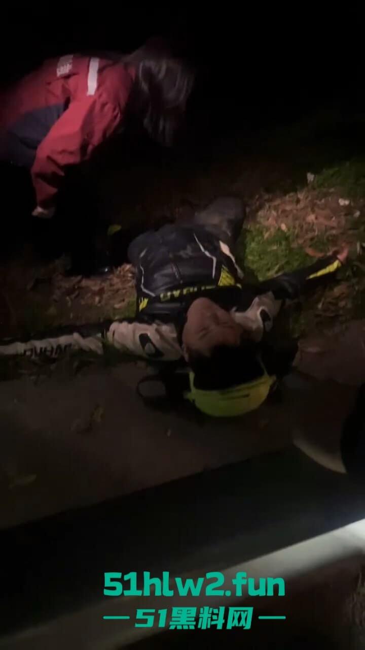 重庆精神小伙【蓄意喵喵拳】玩车耍帅不慎车祸，全家装可怜骗取社会同情心还搞滴水筹。-7