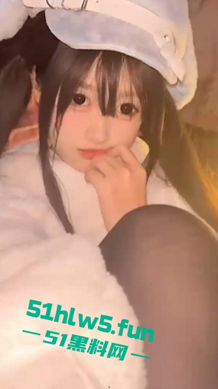 抖音20岁极品萝莉博主【不开森】真名叫【朱心蝶】前一秒直播求粉丝爸爸的礼物打赏，下一秒就远程金主裸聊！-8