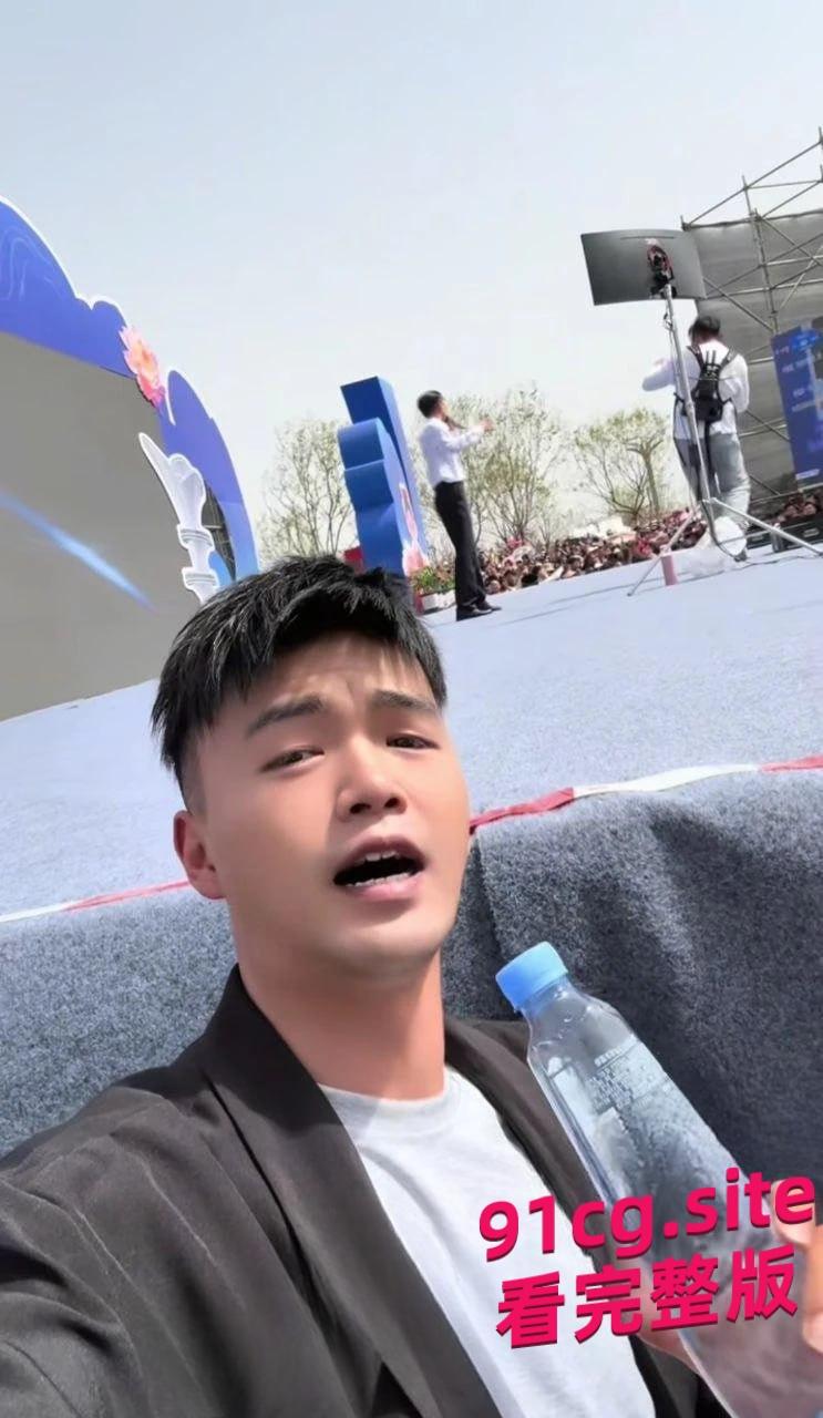 网红歌手林启得师徒恋丑闻曝光！高颜值徒弟姜南被“师傅”亲到床上！