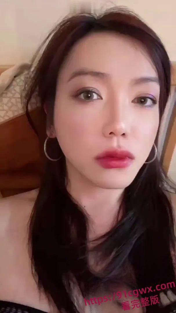 上海少妇汉堡包露脸深喉吸睾丸 毒龙啪啪 技巧炸裂带劲到爆！