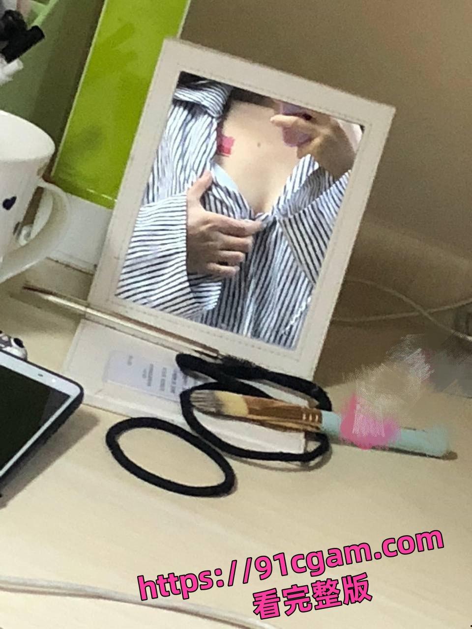 华南医科大学反差婊梁晨 被男友操的语无伦次 逼超级紧 各种勾搭外国人-4