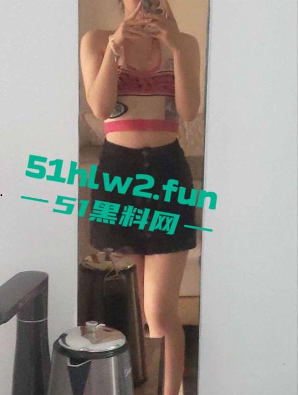 广西南宁反差女教师【柳林依】网上卖弄骚资生活照被扒，性爱视频曝光娇喘淫叫声不断！