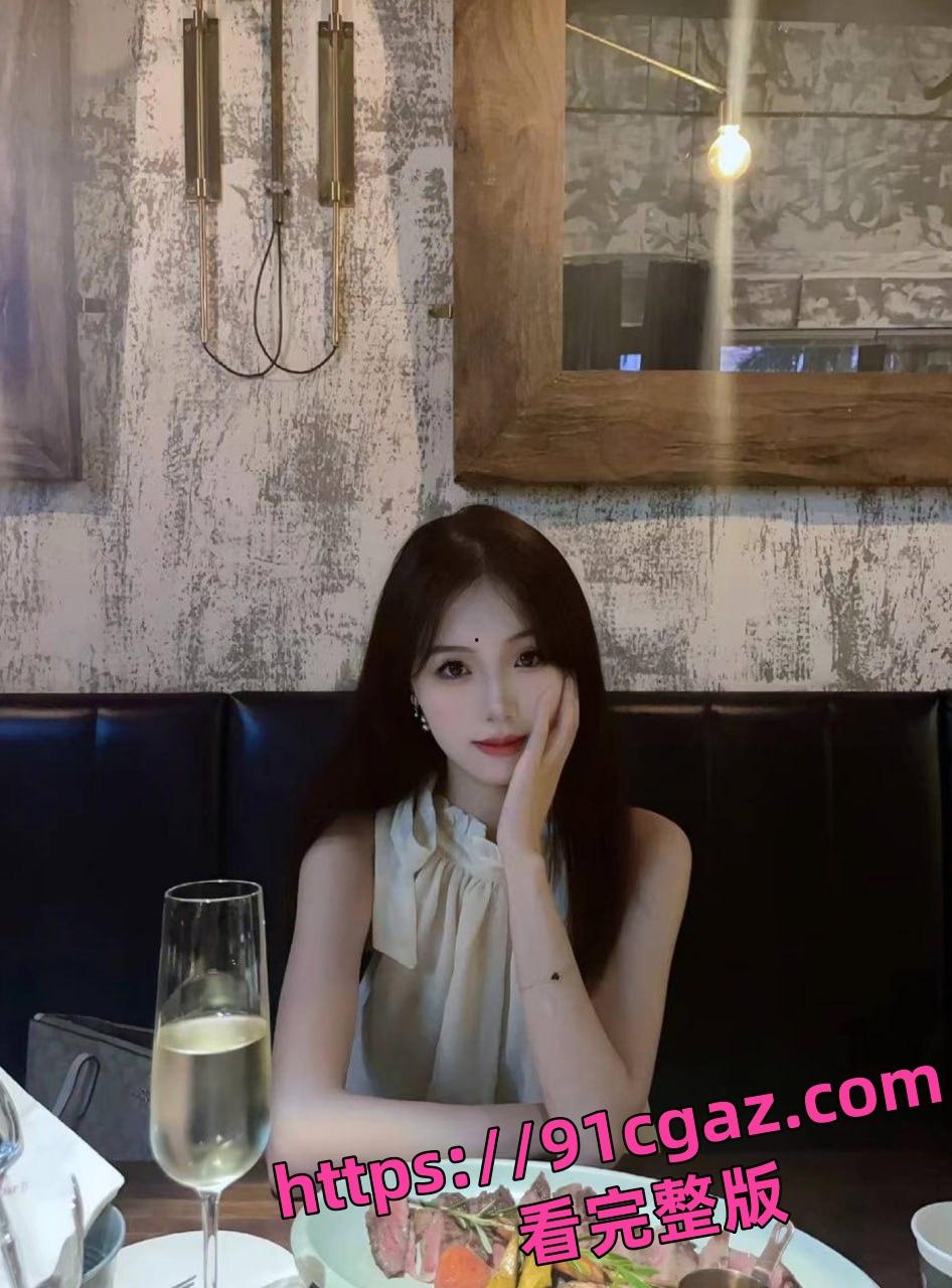 深圳某医院极品颜值的护士 徐怡雯 一线天鲍鱼被男友肉棒操的身体都抽搐了！-5