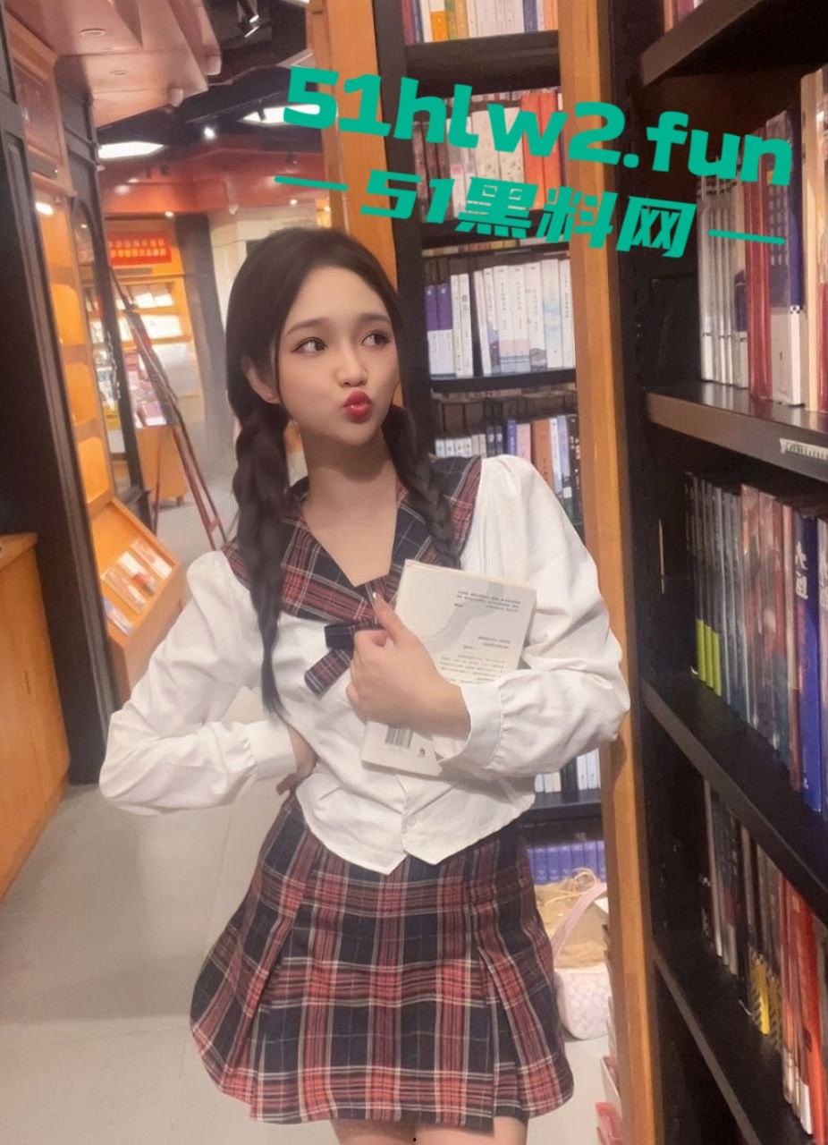 深圳大学校花女神极品舞蹈生【徐思涵】颜值靓丽身材完美，被土豪2w一个月包养全裸视图流出。-9