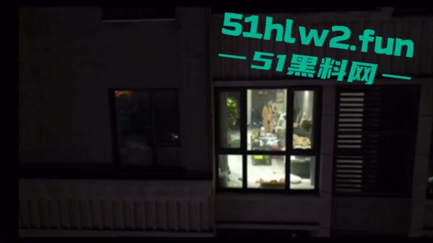 江苏南京市鼓楼区裸体大奶少妇欣赏了吗，瓜友用无人偷拍独守空房的裸装少妇看着很温柔舒服。