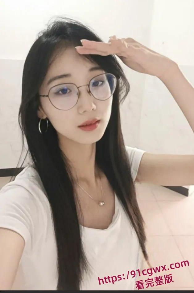 湖北科技学院女大学生霍西梅酒店约炮眼镜妹主动骑乘抽插视频流出