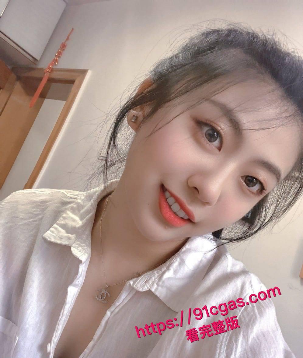 福建省福州市财经大学生 一名极品女大学生外表清纯可爱