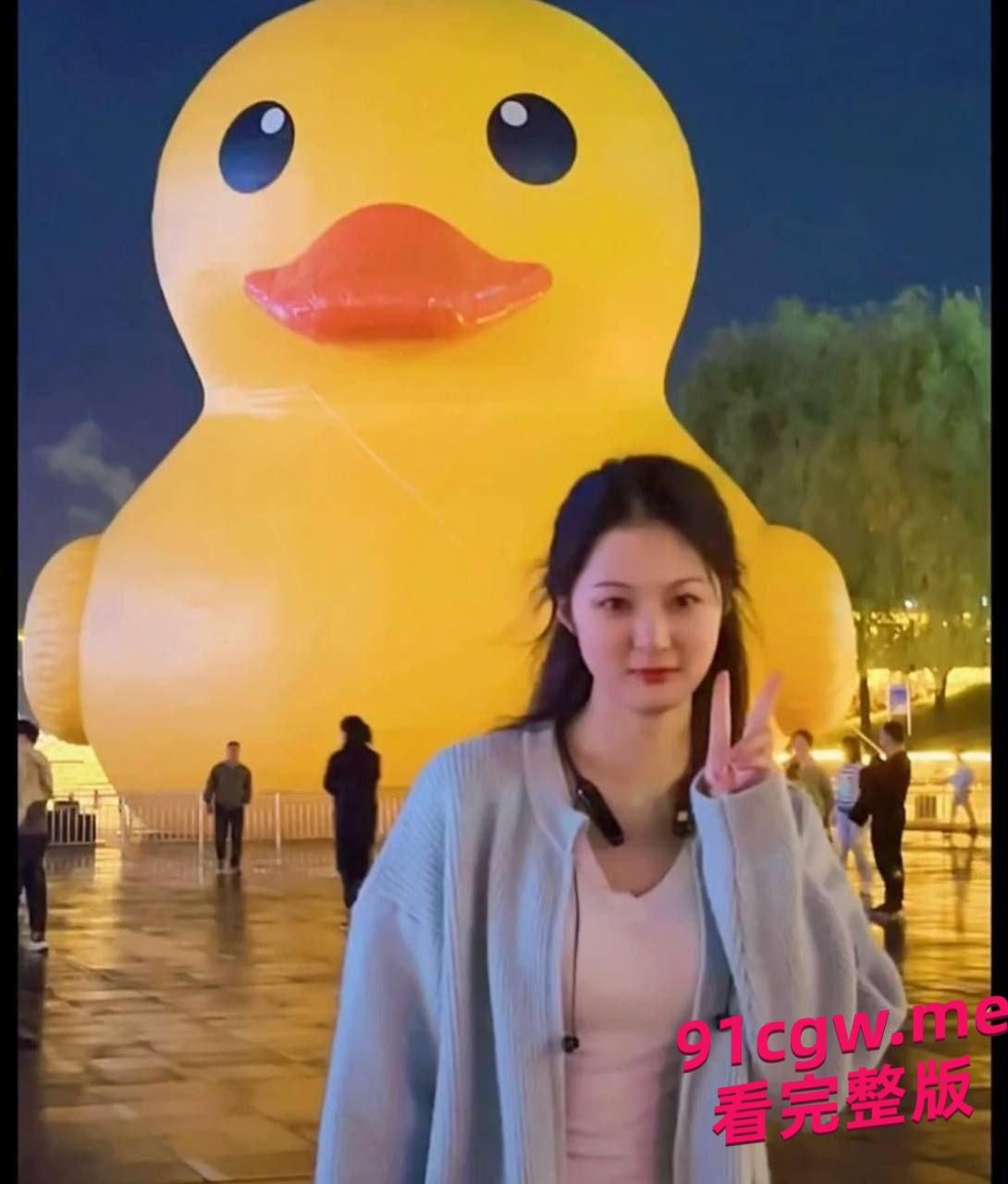 西南医科大学05年的学生妹手机拿去维修，约炮的照片和视频都被发出。#西南医科大学#学生妹#手机维修泄密