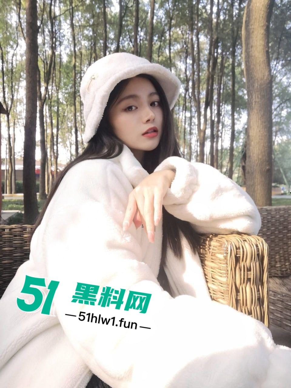 重庆科技大学眼镜学妹【林芮言】从三好学生到床上骚货，她的私密生活被渣男男友曝光，淫叫声和极品骚奶骚得很！