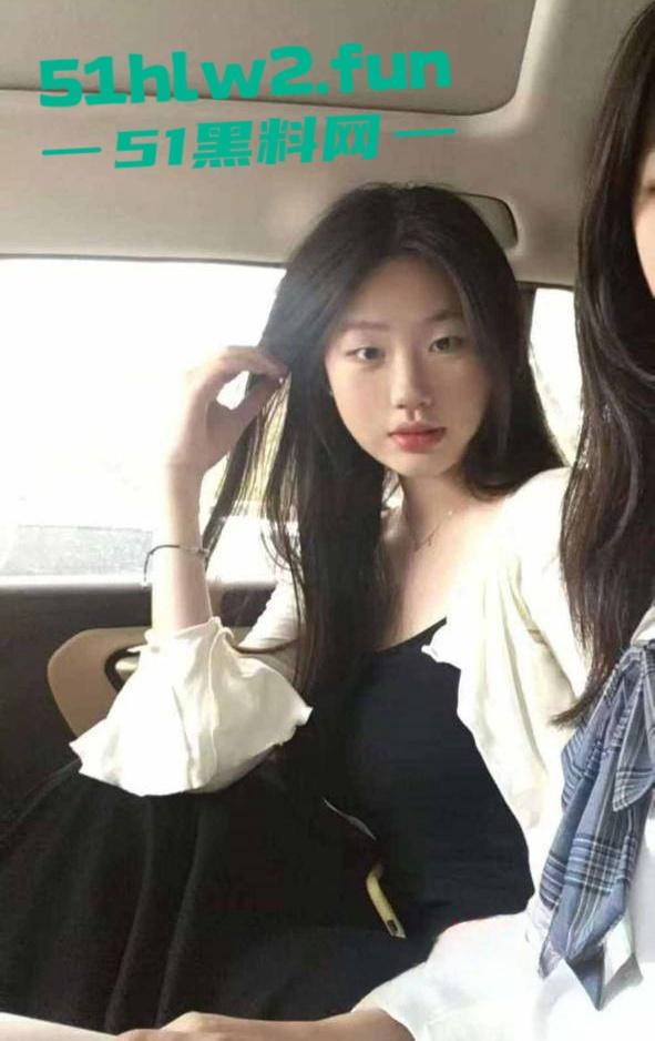 河南20岁骚货母狗【李琦】穿着黑丝连体情趣内衣大跳骚舞，露脸自慰的表情简直太骚了。