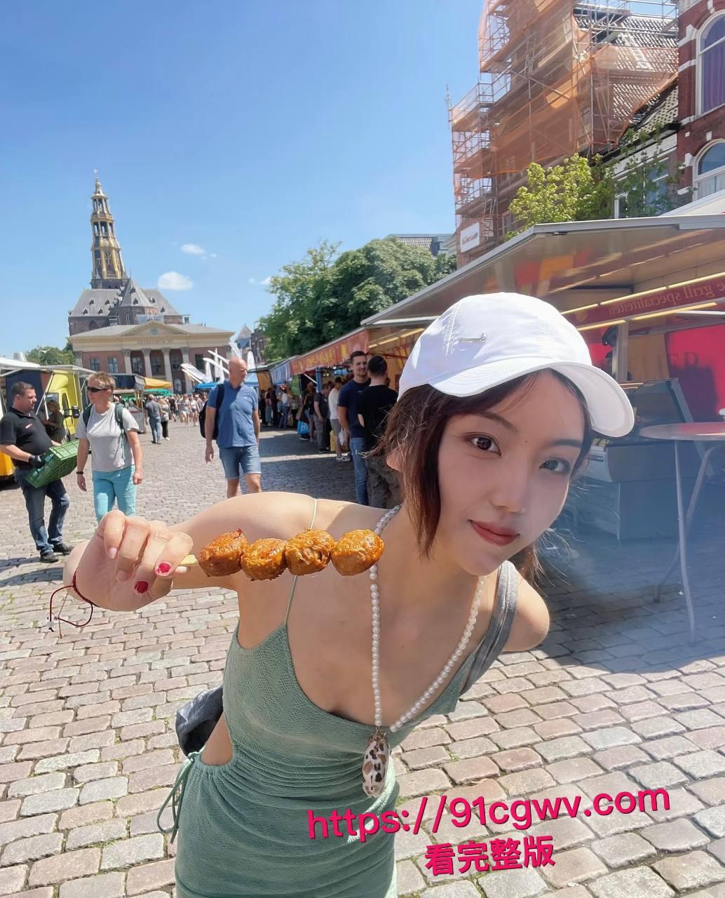 英国利兹大学高颜值女留学生时间管理大师被曝光 和五个富二代玩转伦敦豪圈 深喉口交视频流出!-6