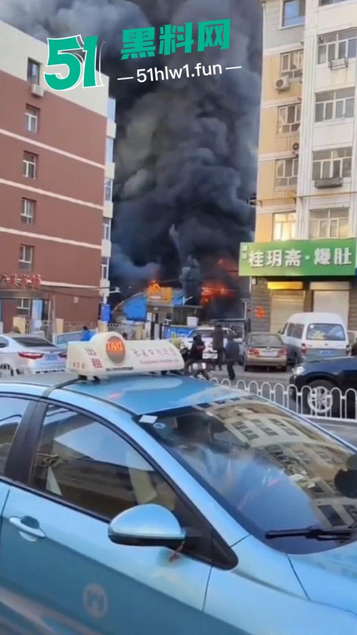 河北张家口突发火灾【力广菜市场】发生特大火情，目前已致8死15伤现场画面流出 这也太惨了。