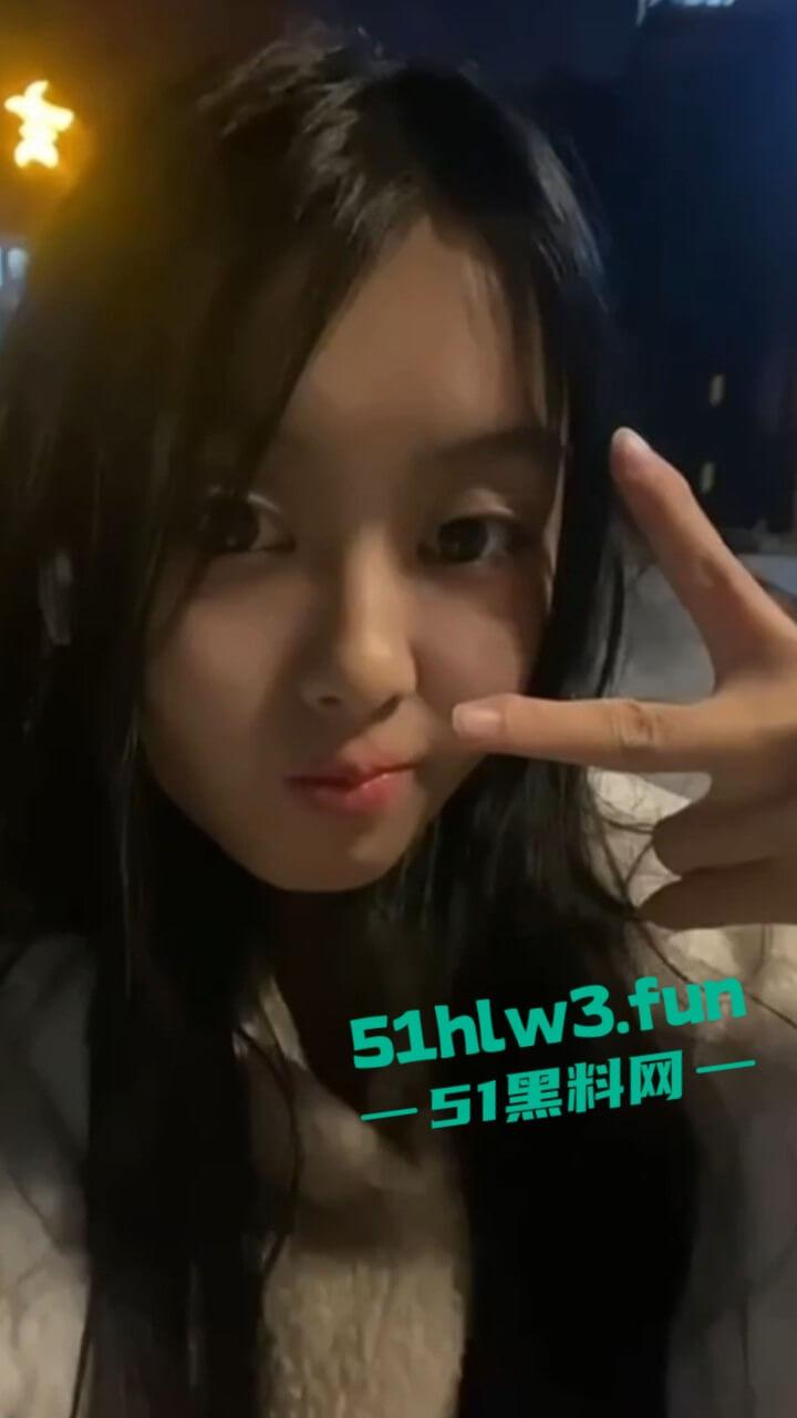 哈尔滨颜值萝莉【韩琦文】大眼长腿苗条女神，身材高挑美腿纤细修长自慰勾引富二代男友，结果视频竟被外流。