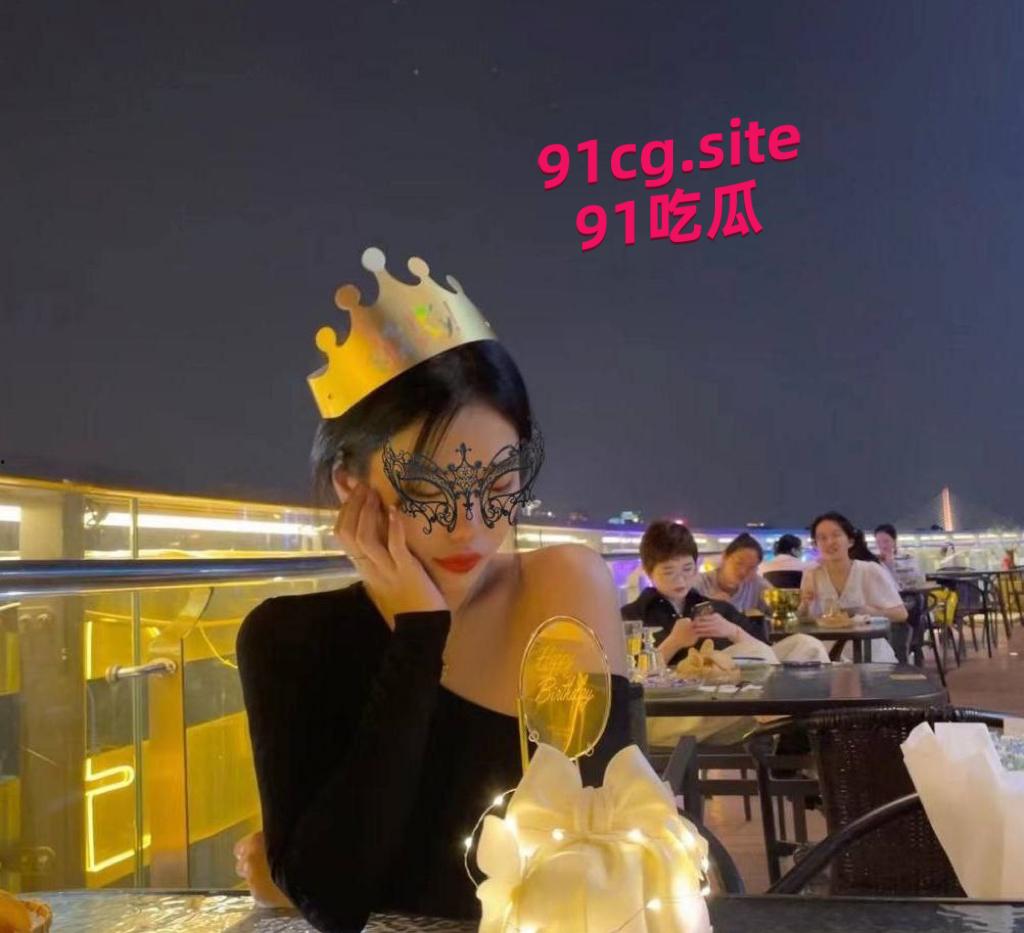 江西极品女大学生 反差小御姐外表冷艳高傲 卸下伪装骚劲爆表紧身睡衣勾勒蜜桃臀 #学生妹 #潮吹 #制服诱惑 #童颜巨乳