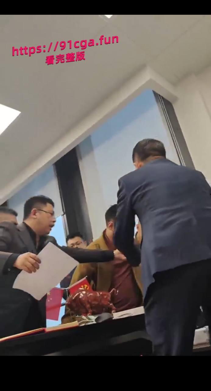 大成佛山律所黄晓蕾“陪睡”视频曝光：美女秘书靠逼上位当高管，引发公司内斗