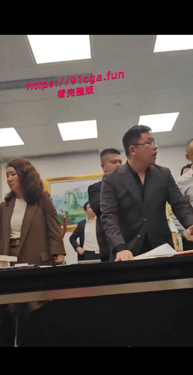 大成佛山律所黄晓蕾“陪睡”视频曝光：美女秘书靠逼上位当高管，引发公司内斗