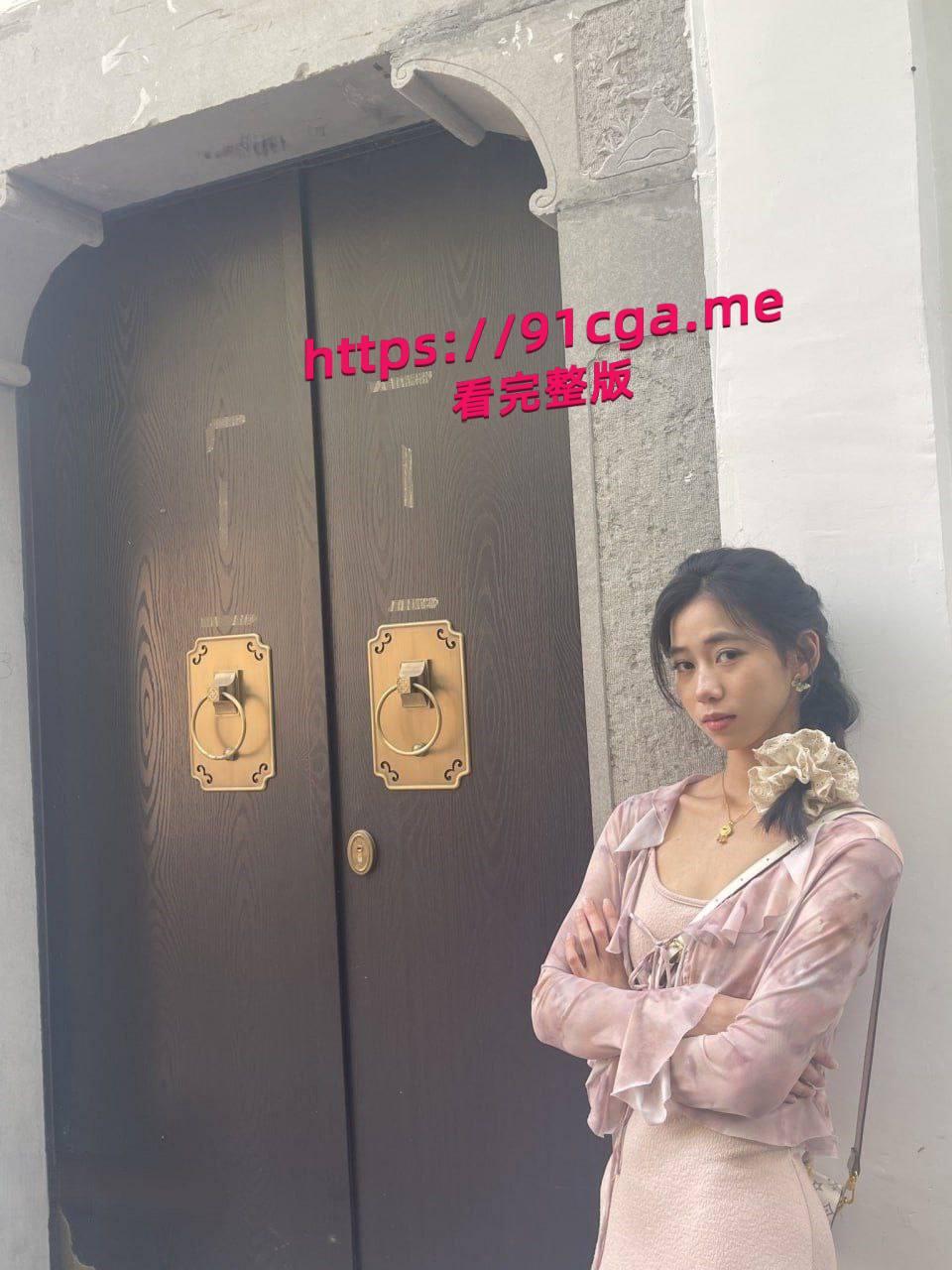 极品在校舞蹈生调教视频被泄，戴上狗链牵绳的她，彻底暴露了自己小母狗的本质-4