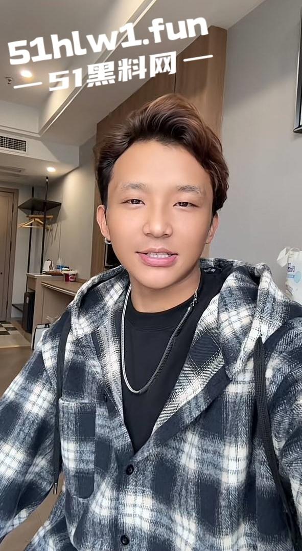 网红劲爆大瓜，青海抖音网红【藏族宋小宝】与【静静】在家中私拍性爱视频泄密流出，静静的小穴是真的会吸啊！