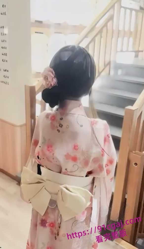 上海同济大学大一嫩妹刘思雨，刚成年就学会了背叛男友，还不断向前男友借钱维持生活