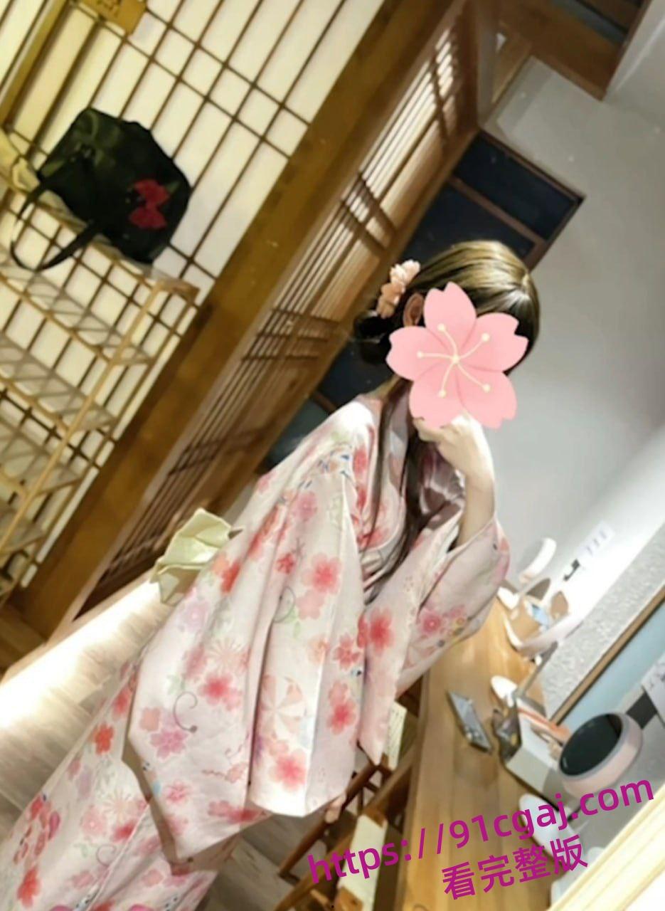 上海同济大学大一嫩妹刘思雨，刚成年就学会了背叛男友，还不断向前男友借钱维持生活